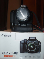 canon 550d kit 18-55 + батарейний блок